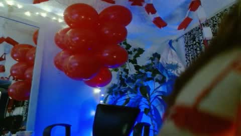 zoemi online show from February 13, 2025, 8:27 am