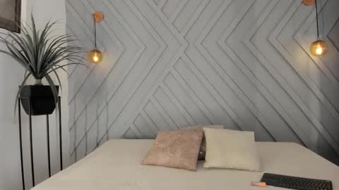 Zoe online show from March 15, 2026, 1:17 pm