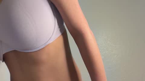 zoepriceee online show from March 10, 2026, 10:04 pm