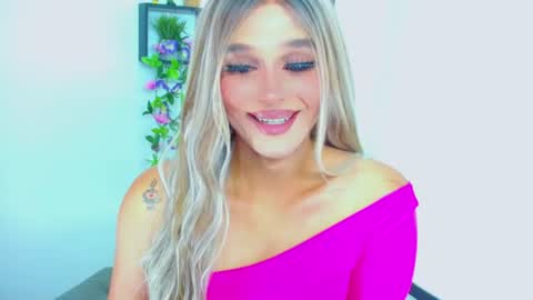 Snapshot of zoeschmmit chatting on June 21, 2026, 12:35 am zoeschmmit online show from June 21, 2026, 12:35 am
