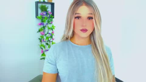 Snapshot of zoeschmmit chatting on June 24, 2026, 9:58 pm zoeschmmit online show from June 24, 2026, 9:58 pm