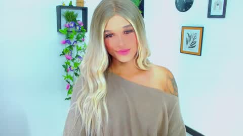 Snapshot of zoeschmmit chatting on July 6, 2026, 11:40 pm zoeschmmit online show from July 6, 2026, 11:40 pm