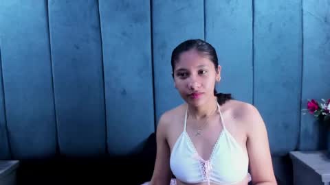 Snapshot of zoesmiitt chatting on June 16, 2026, 1:03 pm zoesmiitt online show from June 16, 2026, 1:03 pm