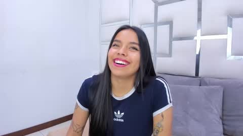 ZoeSwam online show from February 21, 2025, 1:44 pm