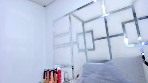 ZoeSwam online show from November 5, 2025, 11:54 am