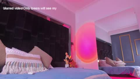 zoevidal_ online show from February 10, 2025, 3:21 pm