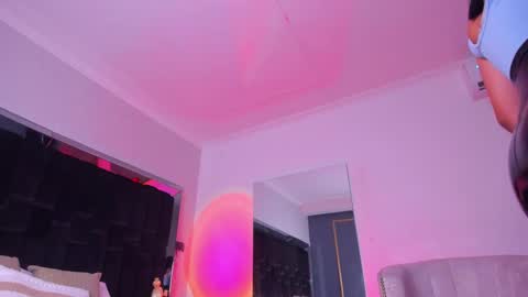 zoevidal_ online show from February 14, 2025, 2:54 pm