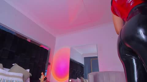 zoevidal_ online show from February 22, 2025, 11:57 am