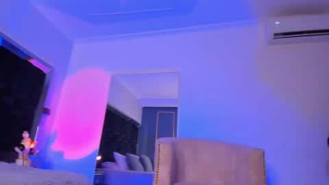 zoevidal_ online show from February 27, 2025, 12:02 pm