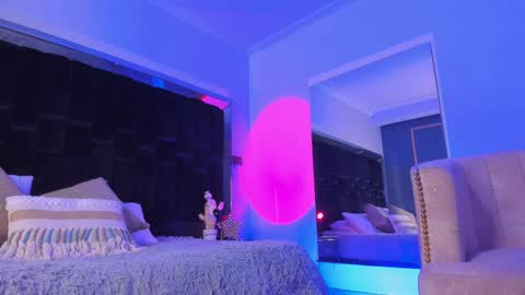 zoevidal_ online show from February 28, 2025, 11:47 am