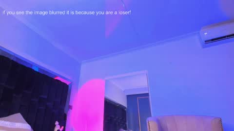 zoevidal_ online show from February 28, 2025, 2:53 pm