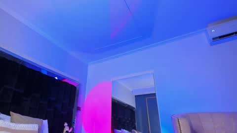 zoevidal_ online show from March 5, 2025, 3:07 pm