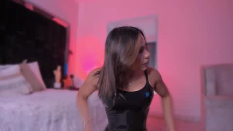 zoevidal_ online show from September 22, 2025, 11:45 am