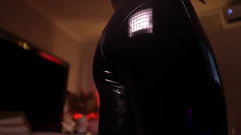 zoevidal_ online show from January 17, 2026, 12:10 pm