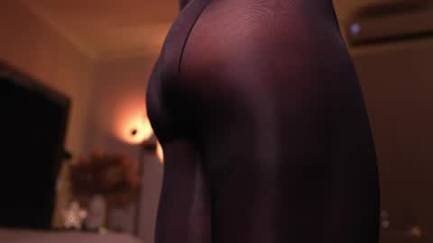 zoevidal_ online show from April 22, 2026, 12:07 pm