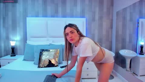 ZoeWilliis online show from October 8, 2025, 1:09 pm