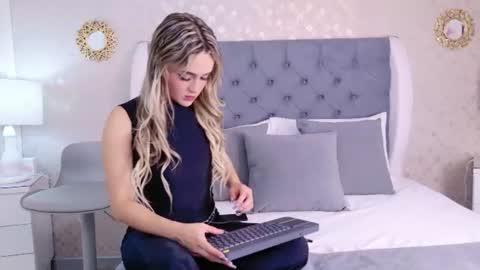 Snapshot of zoewilliis chatting on July 10, 2026, 1:25 pm ZoeWilliis online show from July 10, 2026, 1:25 pm