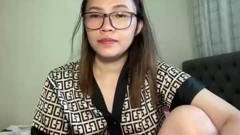 zoey_foryou online show from December 3, 2025, 1:46 am