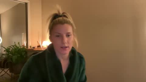 Zoeydanner online show from February 7, 2025, 4:37 am