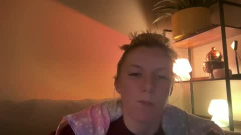 Zoeydanner online show from February 11, 2026, 3:44 am