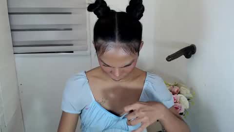 zoey online show from February 17, 2025, 2:42 am