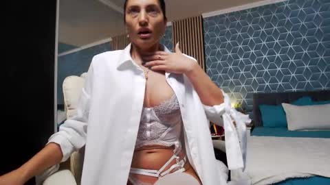 Zoey online show from November 16, 2025, 6:57 pm