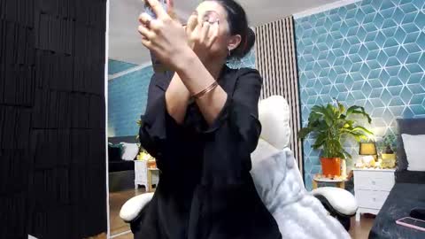 Zoey online show from November 27, 2025, 7:05 pm