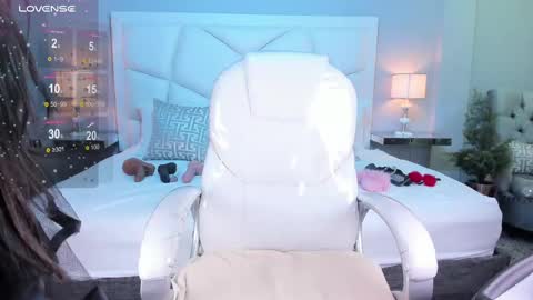 Snapshot of zoeysnow chatting on March 4, 2025, 11:51 am Z O E online show from March 4, 2025, 11:51 am