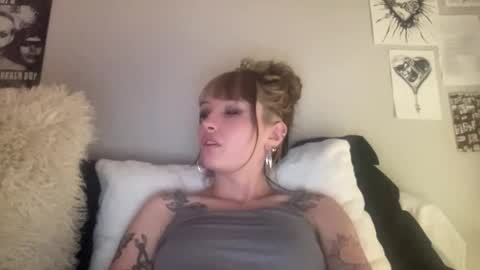 zoeyyb666 online show from February 7, 2026, 7:45 am