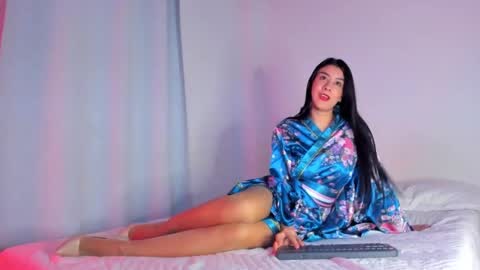 Snapshot of zohey_ chatting on October 10, 2025, 6:56 am Zohey  online show from October 10, 2025, 6:56 am