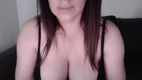 Snapshot of zoibee chatting on August 3, 2026, 9:04 am zoibee online show from August 3, 2026, 9:04 am