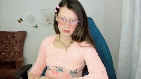Snapshot of zooeybelair chatting on May 2, 2026, 5:12 am Alicie online show from May 2, 2026, 5:12 am