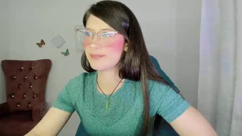 Snapshot of zooeybelair chatting on May 3, 2026, 5:24 am Alicie online show from May 3, 2026, 5:24 am