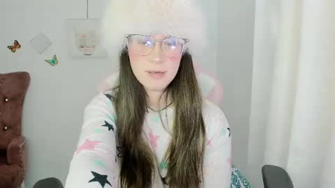 Snapshot of zooeybelair chatting on May 19, 2026, 2:45 pm Alicie online show from May 19, 2026, 2:45 pm