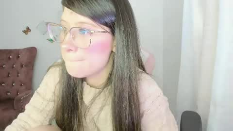 Snapshot of zooeybelair chatting on June 1, 2026, 4:09 pm Alicie online show from June 1, 2026, 4:09 pm