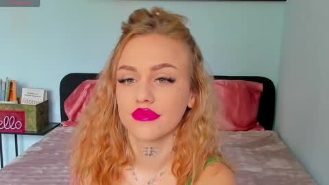 Snapshot of zorynvaal chatting on June 5, 2026, 9:04 am Mia online show from June 5, 2026, 9:04 am