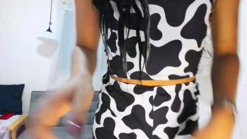 zou_quira online show from October 15, 2025, 2:50 pm