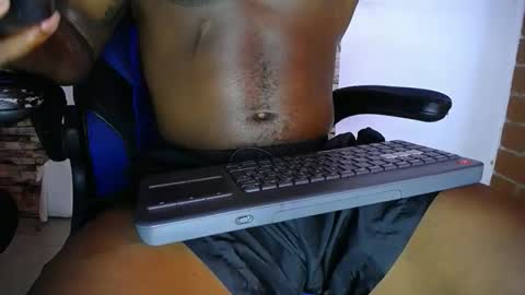 Snapshot of zousxxx chatting on April 18, 2026, 8:20 pm zousxxx online show from April 18, 2026, 8:20 pm