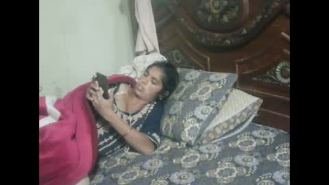 zoyakhan803 online show from November 1, 2025, 9:28 pm