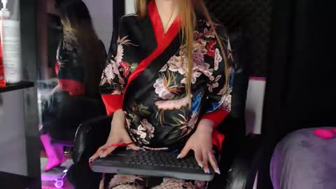 zpzphot online show from November 20, 2025, 7:02 pm