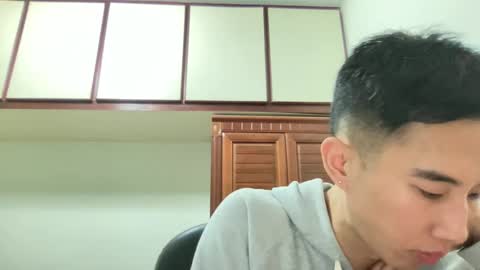 Snapshot of zseszsesz chatting on December 28, 2024, 3:37 pm Z online show from December 28, 2024, 3:37 pm