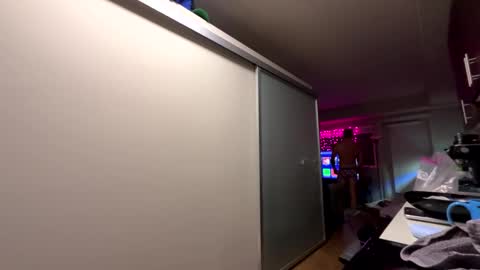 Zuko online show from February 27, 2025, 1:17 pm