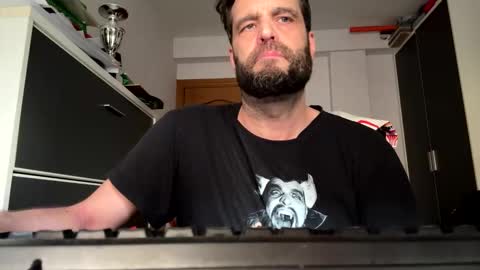 Snapshot of zurdineno chatting on May 31, 2026, 6:09 pm zurdineno online show from May 31, 2026, 6:09 pm