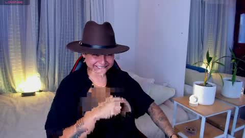 Zury Ramirez online show from April 18, 2026, 10:32 pm