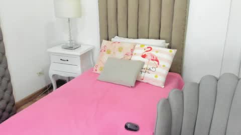 Im Zusan My schedule is from 1030pm to 430 am colombian time online show from April 1, 2026, 2:56 am