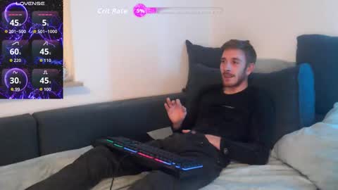 Zuzmoe online show from December 17, 2025, 10:27 pm