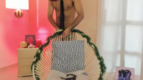 zyan_moreno online show from November 30, 2025, 4:44 pm