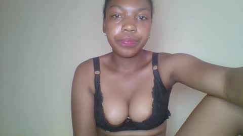 zyraelle_01 online show from April 18, 2026, 8:18 am