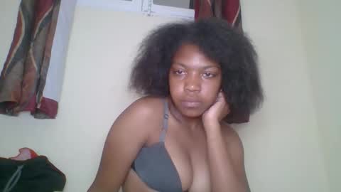 zyraelle_01 online show from April 22, 2026, 7:15 pm