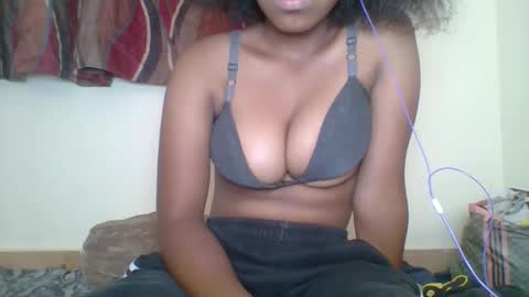 zyraelle_01 online show from April 25, 2026, 8:28 am
